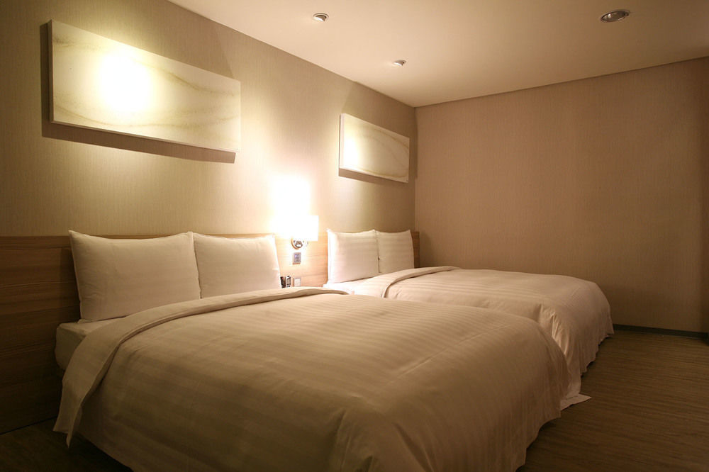 Smile 73 Hotel Taichung Eksteriør bilde